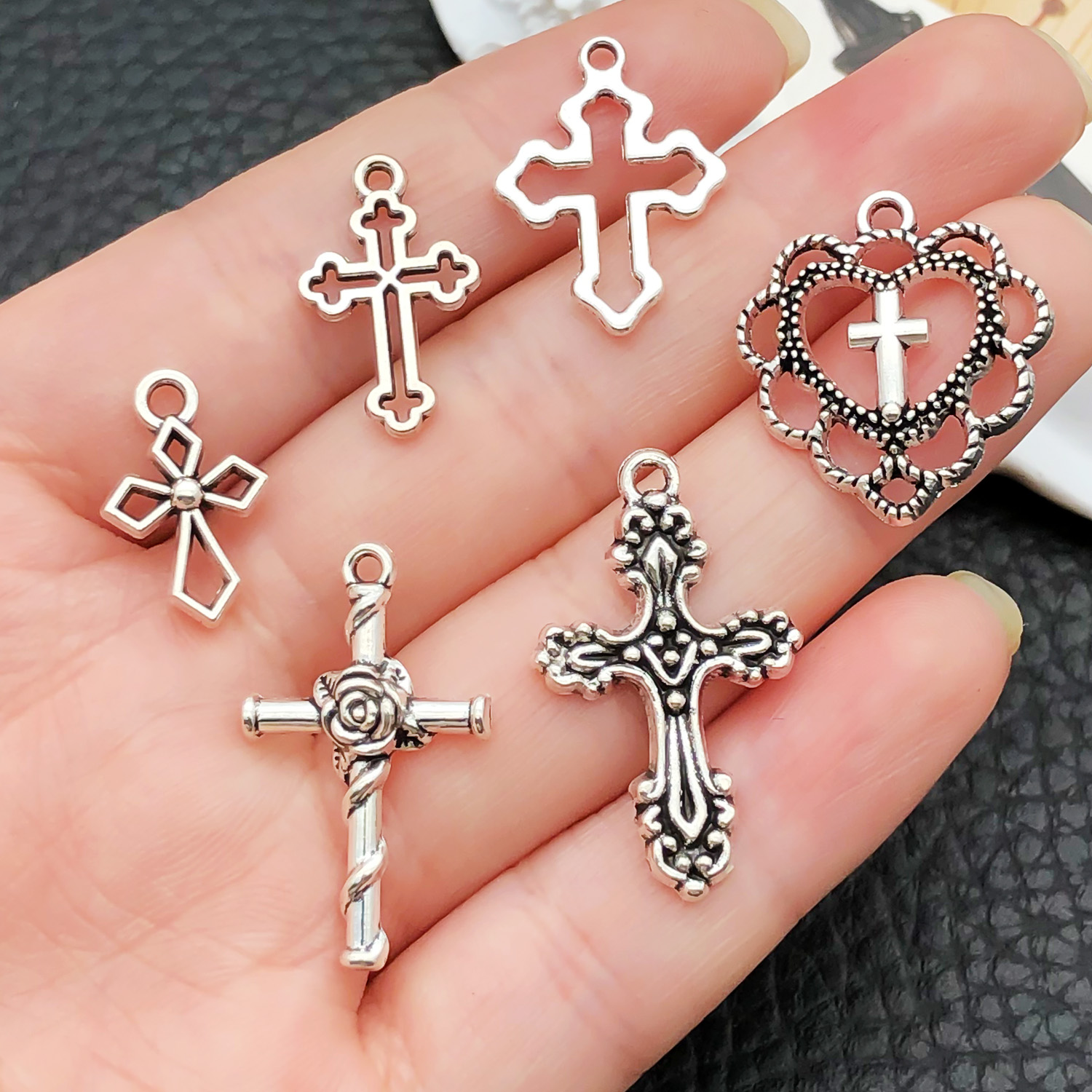 52 colgantes de cruz surtidos  - Jewelry Making Degree reseña y precio